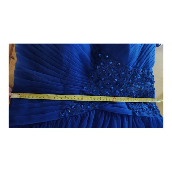 STACEE'S gorgeous formal gown - Picture 5 of 11